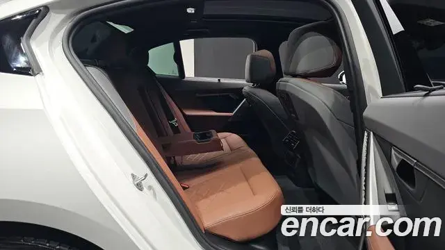 BMW 5 Series 2025 — ფოტო 22/33