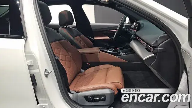 BMW 5 Series 2025 — ფოტო 4/33