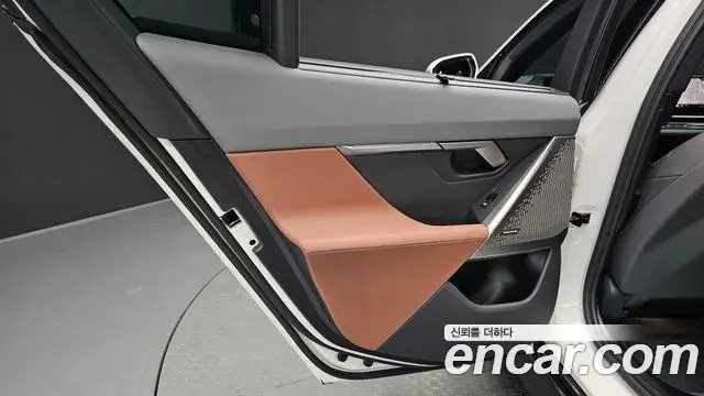 BMW 5 Series 2025 — ფოტო 7/33