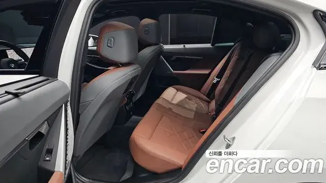 BMW 5 Series 2025 — ფოტო 16/33