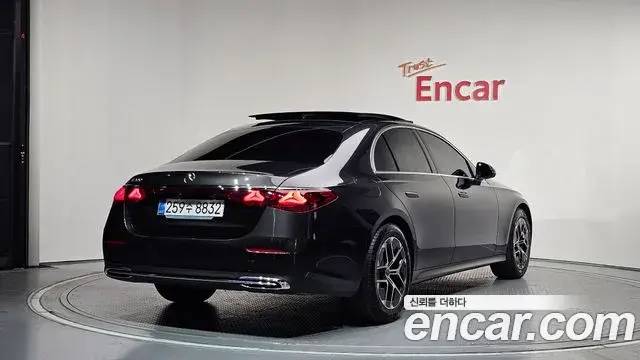 Mercedes-Benz E-Class 2025 — Фото 2/20
