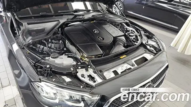 Mercedes-Benz E-Class 2025 — Фото 6/20