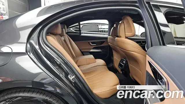 Mercedes-Benz E-Class 2025 — Фото 12/20