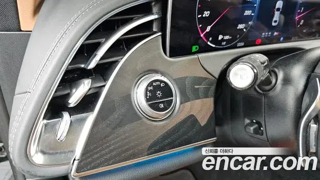 Mercedes-Benz E-Class 2025 — Фото 18/20