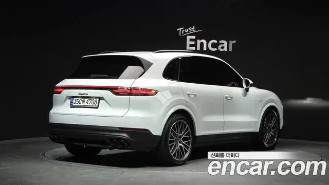 Porsche Cayenne 2022 — ფოტო 14/20
