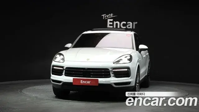 Porsche Cayenne 2022 — ფოტო 2/20