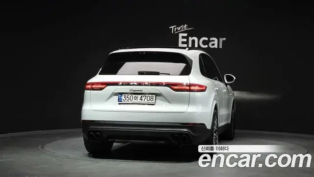 Porsche Cayenne 2022 — ფოტო 7/20