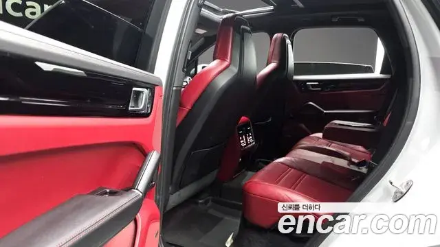Porsche Cayenne 2022 — ფოტო 5/20