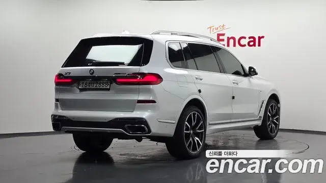 BMW X7 2020 — Photo 17/37