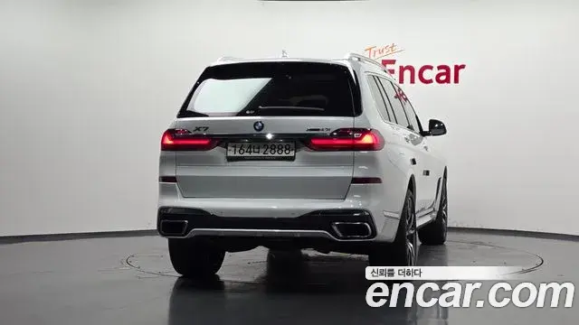 BMW X7 2020 — Photo 13/37
