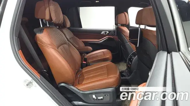 BMW X7 2020 — Photo 18/37