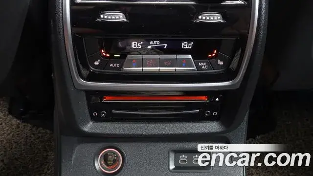 BMW X7 2020 — Photo 29/37