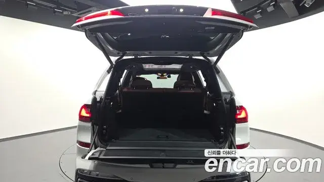 BMW X7 2020 — Photo 16/37