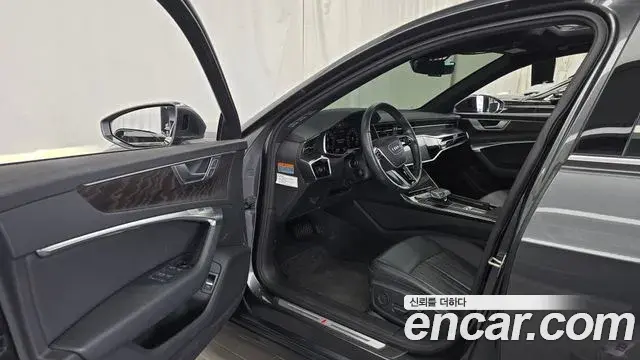 Audi A6 2021 — ფოტო 17/20