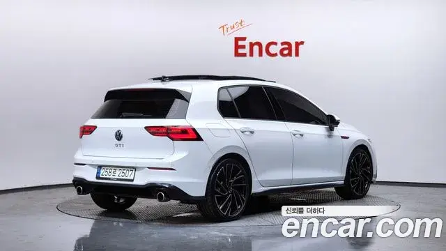 Volkswagen Golf 2024 — ფოტო 11/20