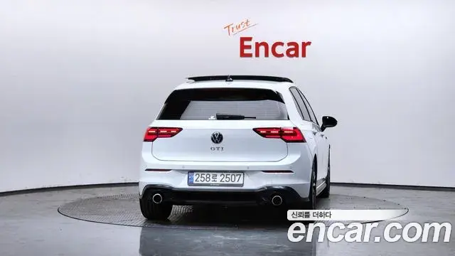 Volkswagen Golf 2024 — ფოტო 7/20