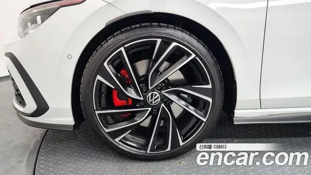 Volkswagen Golf 2024 — ფოტო 6/20
