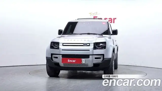 Land Rover Defender 2021 — Photo 21/32