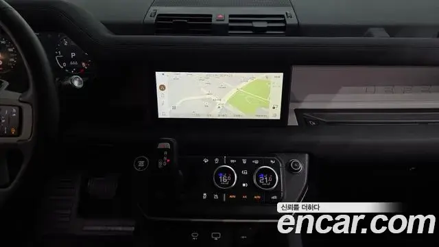 Land Rover Defender 2021 — Photo 7/32