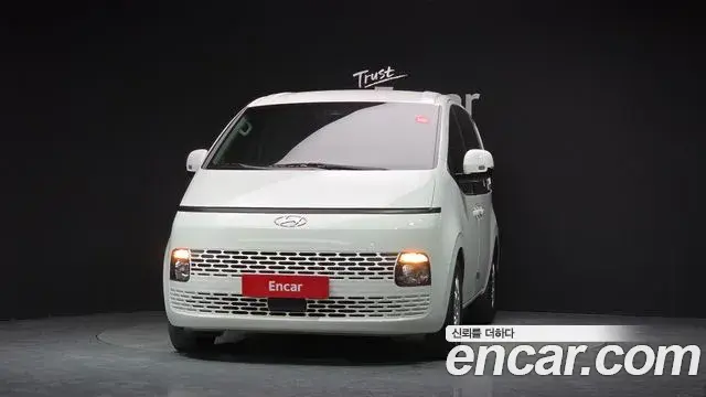 Hyundai Staria 2023 — Photo 4/32