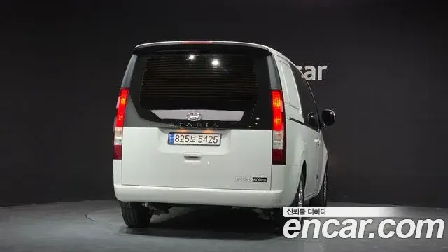 Hyundai Staria 2023 — Photo 12/32