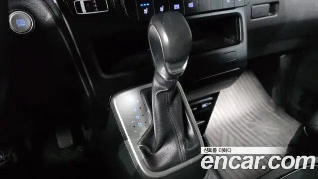 Hyundai Staria 2023 — Photo 7/32