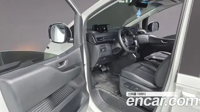Hyundai Staria 2023 — Photo 23/32