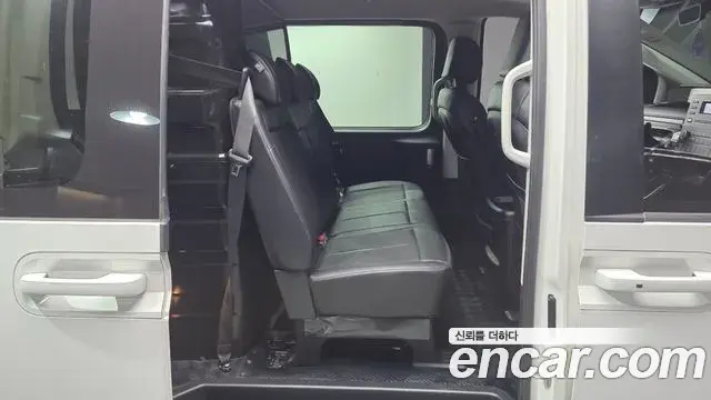 Hyundai Staria 2023 — Photo 19/32