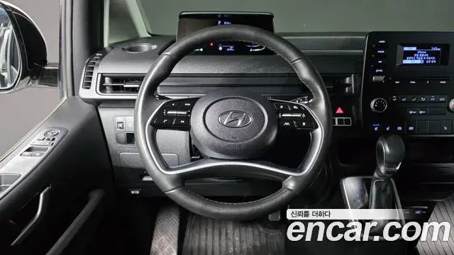 Hyundai Staria 2023 — Photo 24/32