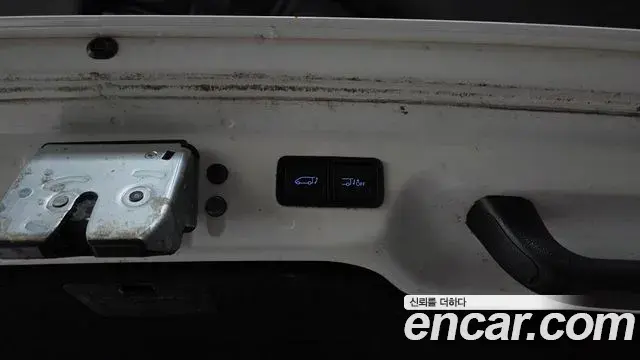 Hyundai Staria 2023 — Photo 6/32