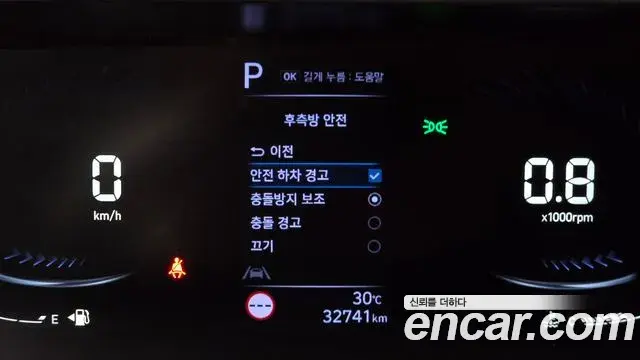 Hyundai Staria 2023 — Photo 9/32