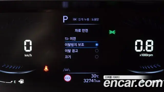 Hyundai Staria 2023 — Photo 5/32