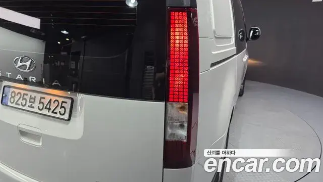 Hyundai Staria 2023 — Photo 25/32