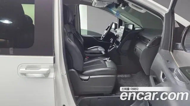 Hyundai Staria 2023 — Photo 31/32