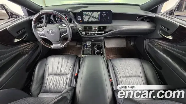 Lexus LS500 2021 — Photo 11/36