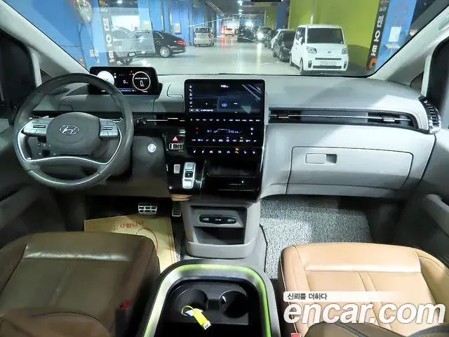 Hyundai Staria 2021 — Фото 6/20