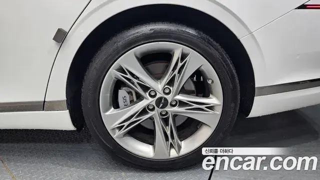 Genesis G90 2022 — Photo 23/41
