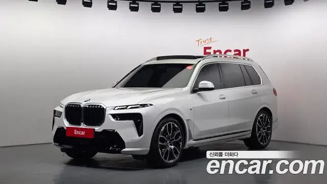 BMW X7 2024 — Фото 1/20