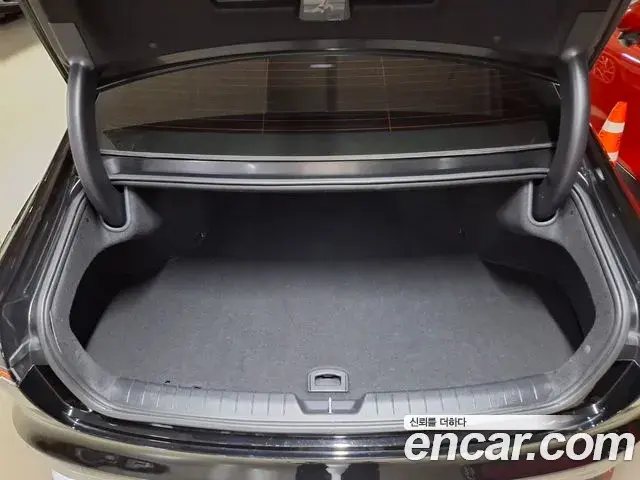 Hyundai Grandeur Hybrid 2023 — Şəkil 8/20