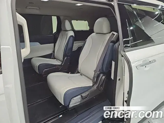 Kia Carnival 2025 — Фото 18/20