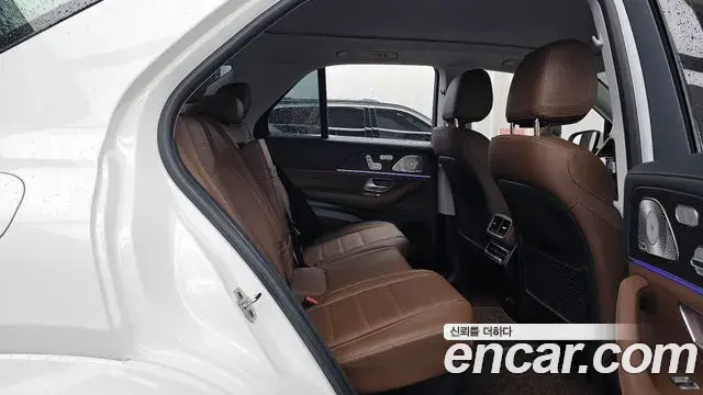 Mercedes-Benz GLE-Class 2025 — Photo 9/20