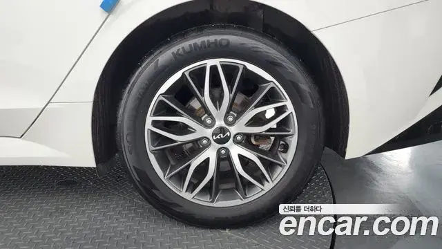 Kia K5 2022 — Photo 7/32