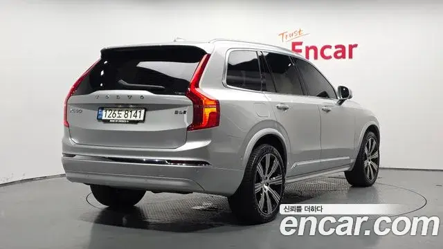 Volvo XC90 2022 — ფოტო 9/20