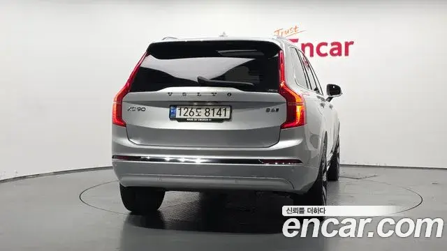 Volvo XC90 2022 — ფოტო 4/20