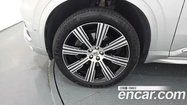 Volvo XC90 2022 — ფოტო 15/20