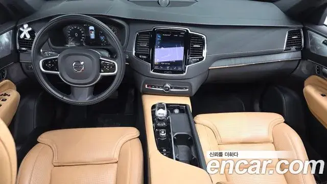 Volvo XC90 2022 — ფოტო 17/20