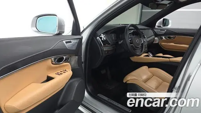 Volvo XC90 2022 — ფოტო 19/20