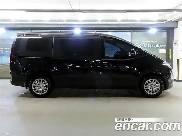 Hyundai Staria 2025 — Photo 3/18