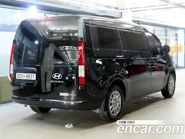 Hyundai Staria 2025 — Photo 5/18