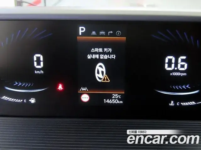 Hyundai Staria 2025 — Photo 10/18